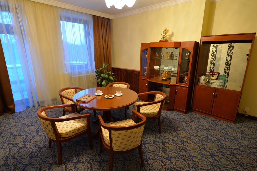 Ali Hotel Кабаровск Екстериор снимка