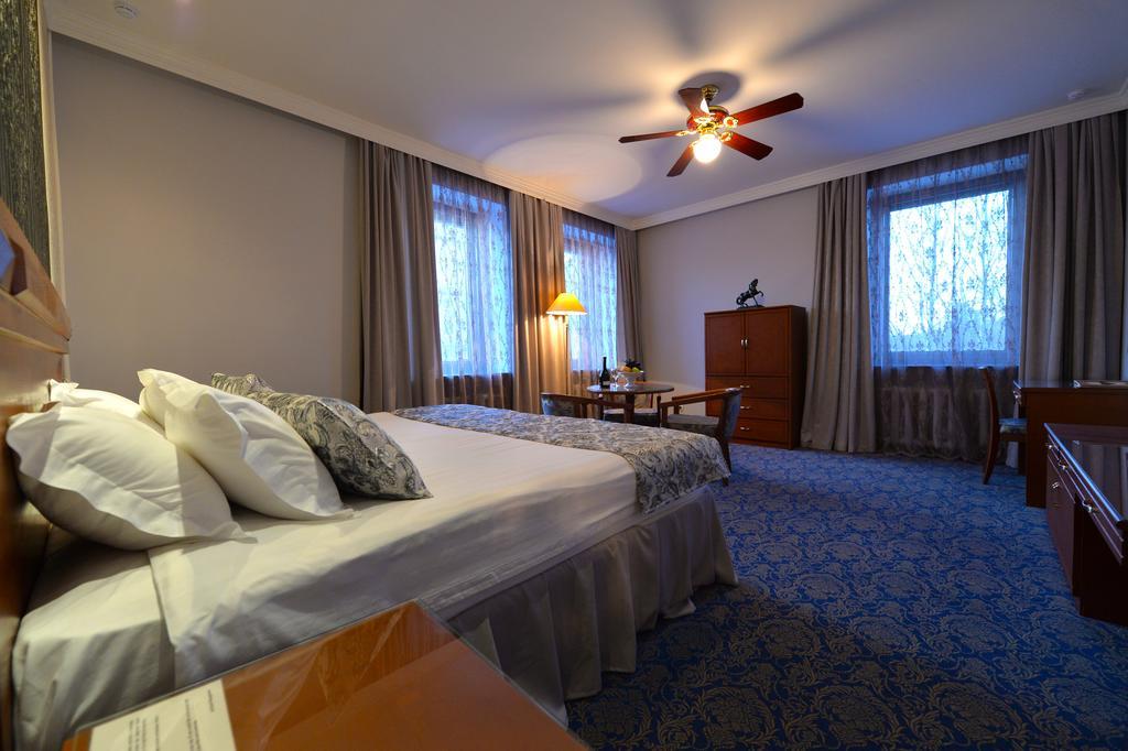 Ali Hotel Кабаровск Екстериор снимка