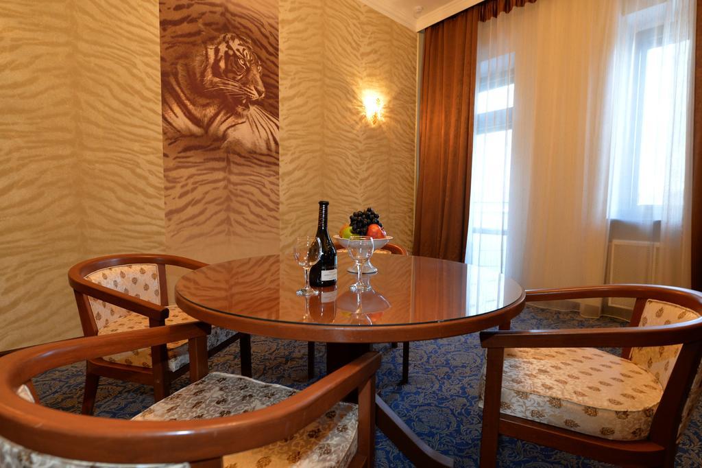 Ali Hotel Кабаровск Екстериор снимка