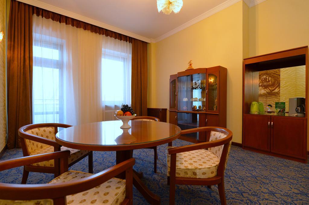 Ali Hotel Кабаровск Екстериор снимка